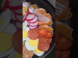 Day 1- 5 Minute Plant based Snack Plate for Busy Moms-Tiffany Plate Vibes #shorts