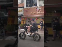 Bro casually riding on the VinFast DrgnFly electric bike which costs $2599 USD ⚡️🚲