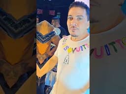 o rapaz subiu no palco e meteu dança com a gata 🔥😂🕺🎶....#washingtonbrasileiro#musica#piseiro#danca