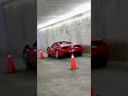 Ferrari saliendo del autódromo