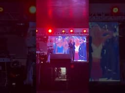 Meninos dançando as branquelas no show de talentos da escola. #showdetalentos