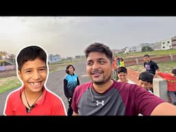 क्रिकेट खेलते समय पवन पहाड़ी का फटा कच्छा