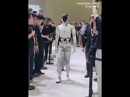 First look: XPeng Iron walking/locomotion at Auto Shanghai (Apr/2025)