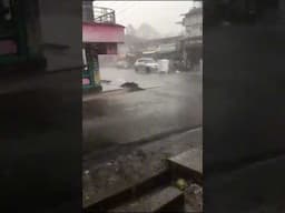 കനത്ത  മഴയത്ത് . അപകടം ഒഴിവായത് ഭാഗ്യം കൊണ്ട് മാത്രം #viralshort #youtubeshorts