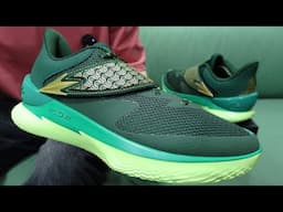 #743. Under Armour Fox 1 - Вроде просто Curry, но вообще-то нет