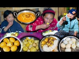 Egg & Potato mix curry cooking & Eating in Village Style | egg curry gravy| Nepali village food vlog