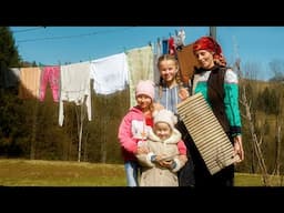 A HARD BUT HAPPY FAMILY LIFE IN THE MOUNTAINS. AN UNUSUAL MOUNTAIN WASHING MACHINE