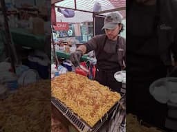 Cooking Singapore Noodles. London Street Food