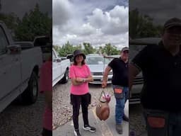 El tuba un personaje muy amigable en el tianguis tapatío