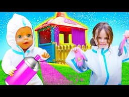 The baby doll needs a real princess castle for dolls! Let's color princess house with Maya and Lina.