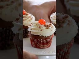 Еще давай!🍫🍒 Шоколадные капкейки с вишнёвой начинкой и сливочным кремом | Chocolate Cherry Cupcakes