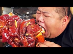 Monkey brother made a big pig's foot to eat, fat but not greasy, chewy and soft