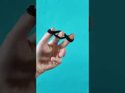 CAN YOU DO IT? 😳🤔 Tutorial HAIR TIE TRICK!  👀 #shorts #viral #trend