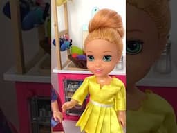 Elsie And Annie make waffles for Mom!#dolls #waffles #pretendplay #youtubeshorts #elsieandannie #fyp