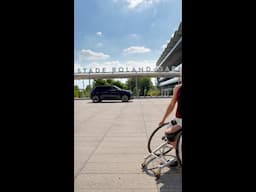 cuando @diededegroot llega a Roland-Garros, se va en un #Renault5 #RolandGarros #ETech #eléctrico