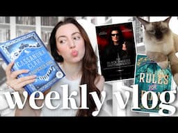 VLOG: Reading Fantasy, Watching Vampire Romance & Eating Cake with my Hands