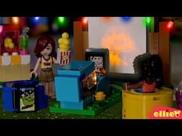 It's backyard movie night! Lego Friends build & review