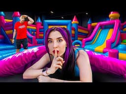 JUGAMOS A LAS ESCONDIDAS EN UN PARQUE INFLABLE CON EL SQUAD