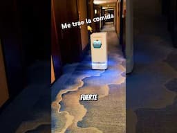 Un robot me trae limonada en China 🤯