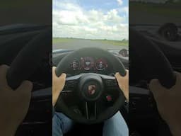 L’accélération impressionnante de la nouvelle Porsche 911 GTS hybride de 541 ch #porsche911