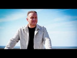 Donny van der Roest - En Dan Komt Ze Binnen 2.0 (officiële videoclip)