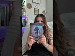 Filming everytime I finish a book ✨ #booktube #booktubetbr #bookbites #newbook #newbookrelease