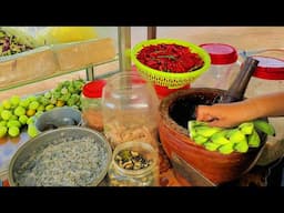 So Spicy! Authentic Khmer GREEN BANANA Salad with Various Tropical Fruits in Siem Reap | Street Food