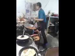 keren abis masak sambil goyang