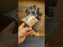 Making leather cardholder 'Coil' in Olive color #minervaleather 🫒