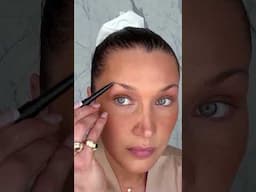 ベラ・ハディッド、自然なアイブロウの作り方を紹介。 #beautysecrets #ビューティーシークレット #voguejapan