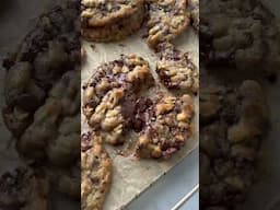 Soft & Chewy Vegan Oatmeal Chocolate Chip Cookies with ‘Brown Butter’ #veganbaking #vegancookies