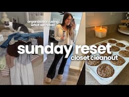 Sunday Reset: closet clean out & organization, banana protein muffins, cozy chili & cornbread! 🧺 🍌🪴