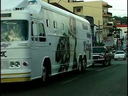 DESFILE DOS ÔNIBUS DE BANDAS ANTES DA GRAVAÇÃO DO DVD DA GRAVADORA FAIXA NOBRE EM IJUÍ RS ANO 2005