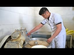 Hot Taftoon Bread in Isfahan! An 18-Year-Old Baker Working Like a Pro!