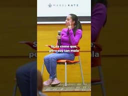 Debería estar diciendo  gracias pero  me enojo