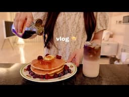 vlog | 브런치로 핫케이크 🥞 실비김치로 매운 만두 만들고 육개장 칼국수 먹으며 보낸 집순이의 주말 일상 🧸 연어장, 실패 없는 된장과 제육 레시피