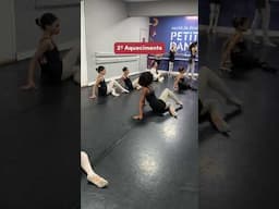 AQUECIMENTO DA TURMA DE CONTEMPORÂNEO INFANTIL