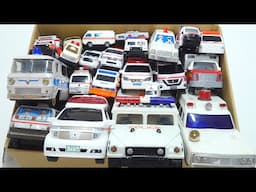 [Emergency vehicle miniature car] A large number of ambulances run on the slope with sirens sounding