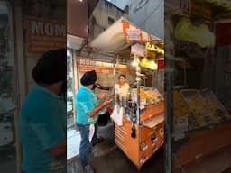Krishna Nagar ki Viral Momos Chat Apne Try Kari Kya #shorts #short