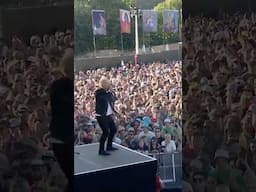 "Somewhere there is some place that one million eyes can't see" #SimpleMinds