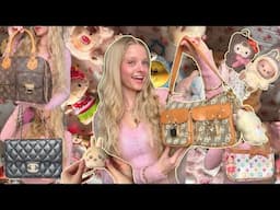⋆˚✿˖° purse + bag charm collection & what's in my bag! (girly, thrifted, & kawaii) ˚˖𓍢🌷✧