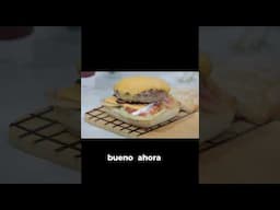 ¡Mira esta hamburguesa doble con queso fundido que te hará agua la boca!