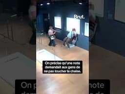 Ce touriste détruit une œuvre d’art en voulant prendre une photo…