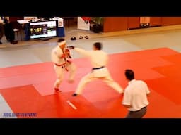 Pierre Paulin maîtrise l'adversaire en poings pieds en Fighting