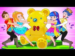 Lisa and Anna - When Two Princesses Want the Same Bear... | Poor Princess Life