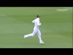 Kevin Pietersen wantedly leaves the ball to the boundary to deny strike to Ms Dhoni for next over 😂