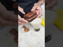 Chocolate Cake Vodka Martini #cocktail #drink #cake #chocolate