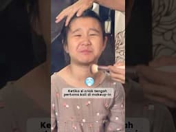 Ketika si anak tengah pertama kali di makeup-in! 💄