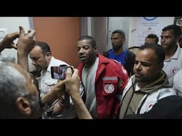غزة: إسرائيل تفرج عن مسعف فلسطيني بعد نحو شهرين من مقتل 15 من زملائه وتحظر عليه الكلام