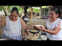Rico Caldo de 🐓 Gallina/ Asi se Atiende a las Visitas en el Campo, delicioso almuerzo